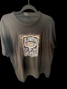 Yellowstone Graphic Tee - cheetah bkgrnd washed not worn women’s XL